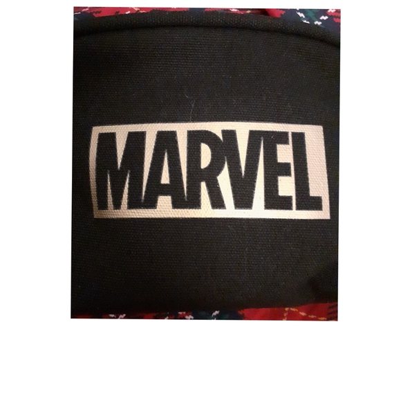 😘Host Pick😍😍NWT MARVEL Cosmetics Bag - Picture 2 of 7
